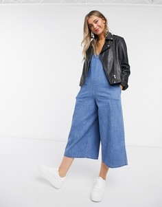 Джинсовый комбинезон с V-образным вырезом ASOS DESIGN-Синий