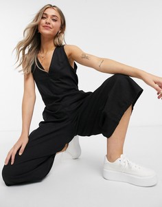 Черный джинсовый комбинезон с V-образным вырезом ASOS DESIGN