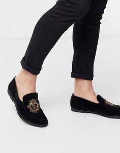 Черные бархатные лоферы с нашивкой ASOS DESIGN-Черный