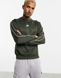 Свитшот цвета хаки с круглым вырезом и фирменной лентой Nike Repeat Pack-Зеленый