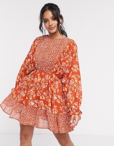 Короткое приталенное платье с цветочным принтом и расклешенными манжетами ASOS DESIGN-Мульти