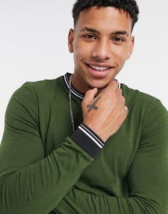 Зеленый приталенный лонгслив с контрастной окантовкой ASOS DESIGN