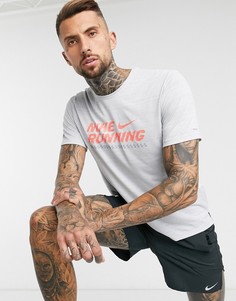 Серая футболка с логотипом Nike Running-Серый