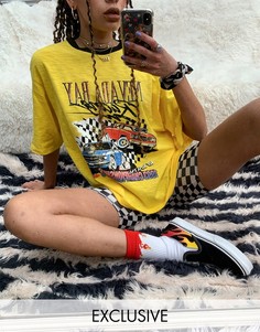 Желтая короткая футболка с принтом Reclaimed Vintage inspired-Желтый