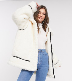 Кремовая oversized-куртка из искусственного меха с лакированной отделкой ASOS DESIGN Tall-Кремовый