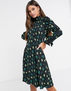 Платье мини с высоким воротником и длинными рукавами Closet London-Мульти
