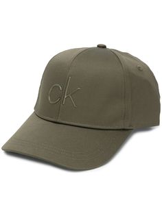 Calvin Klein бейсболка с металлическим логотипом