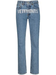 Vetements прямые джинсы с декорированным логотипом