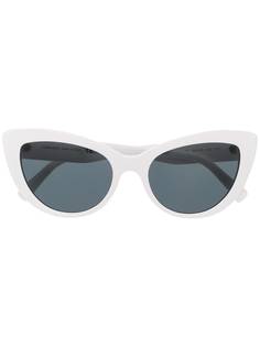 Versace Eyewear солнцезащитные очки в оправе кошачий глаз с декором Medusa