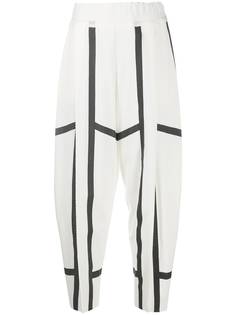 Issey Miyake зауженные брюки в полоску