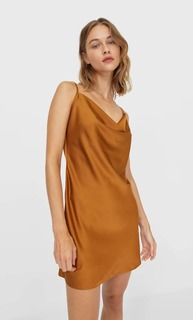 Stradivarius Короткое Платье Из Струящейся Ткани Женская Коллекция Цвет Светлой Верблюжьей Шерсти S
