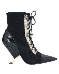 Полусапоги и высокие ботинки Casadei
