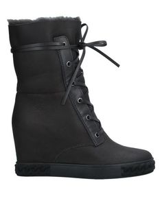 Полусапоги и высокие ботинки Casadei