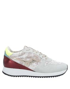 Низкие кеды и кроссовки Mizuno