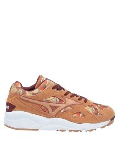Низкие кеды и кроссовки Mizuno