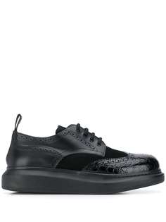 Alexander McQueen кроссовки Oversized с брогированием