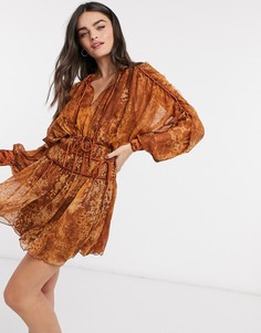 Платье мини с абстрактным принтом и присборенной талией ASOS DESIGN-Мульти