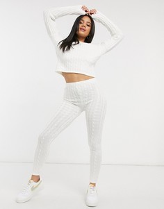 Белый трикотажный костюм из короткого джемпера и леггинсов Femme Luxe