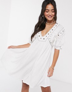 Белое платье мини с отделкой кисточками ASOS DESIGN-Белый