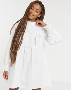 Свободное хлопковое платье-трапеция мини с оборкой на кокетке ASOS DESIGN-Белый