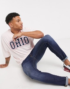 Плотная футболка в стиле oversized с атласной аппликацией ASOS DESIGN-Розовый
