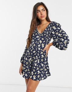 Присборенное чайное мини-платье ASOS DESIGN с v-образным вырезом, застежкой на пуговицах и мелким цветочным принтом-Мульти