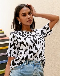 Футболка с анималистичным принтом и подплечниками ASOS DESIGN-Коричневый