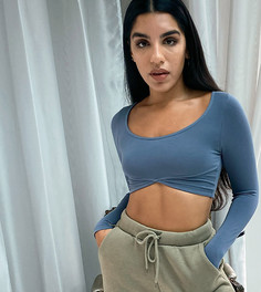 Серый кроп-топ с запахом и длинными рукавами ASOS DESIGN Petite