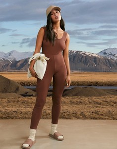 Облегающий комбинезон в рубчик ASOS 4505-Коричневый