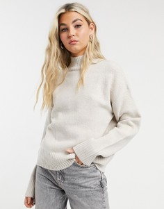 Бежевый джемпер oversized с воротником-трубой Bershka