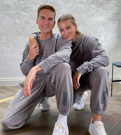 Темно-серый oversized-свитшот с логотипом Puma эксклюзивно для ASOS