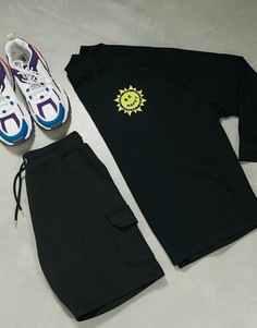 Черный oversized-лонгслив с принтом на груди ASOS DESIGN