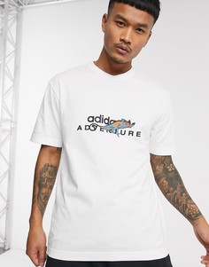 Белая футболка с принтом хамелеона и надписью "adventure" adidas Originals-Белый