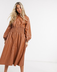 Коричневое платье миди из искусственной кожи со сборками на талии ASOS DESIGN-Коричневый