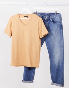 Темно-бежевая футболка с V-образным вырезом ASOS DESIGN-Бежевый