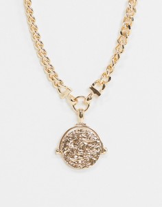 Ожерелье золотого цвета с крупной фактурной подвеской в виде монетки ASOS DESIGN-Золотой