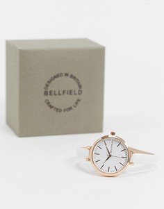 Часы на узком белом ремешке и циферблатом цвета розового золота Bellfield-Белый