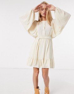 Кремовое короткое приталенное платье с объемными рукавами Vero Moda-Кремовый