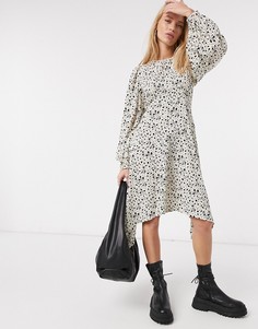 Белое платье мини с каскадным подолом в крапинку Vero Moda-Мульти