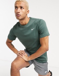 Зеленая футболка с логотипом-галочкой Nike Training-Зеленый