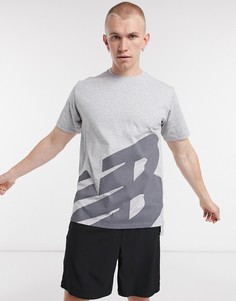Серая футболка с большим логотипом New Balance Running-Серый