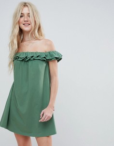 Платье с открытыми плечами и двойной оборкой ASOS-Зеленый
