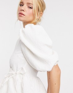 Кремовый фактурный топ с запахом и объемными рукавами ASOS DESIGN