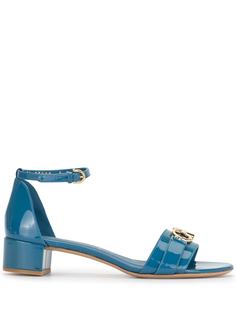 Salvatore Ferragamo лакированные босоножки с декором Gancini
