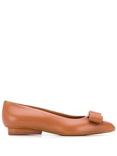 Salvatore Ferragamo туфли-лодочки Vara Bow