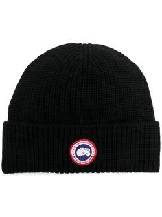 Canada Goose шапка в рубчик с нашивкой-логотипом