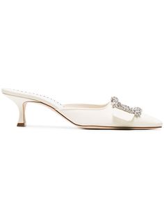 Manolo Blahnik мюли Maysale Bride 50 с пряжкой с кристаллами
