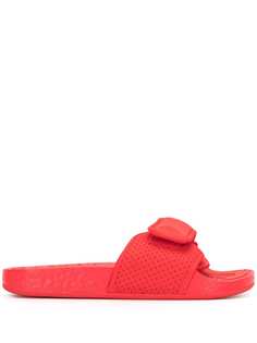 adidas шлепанцы Boost из коллаборации с Pharrell Williams