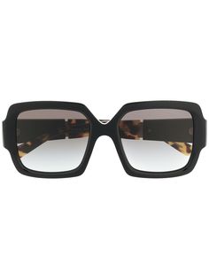 Prada Eyewear солнцезащитные очки в геометричной оправе