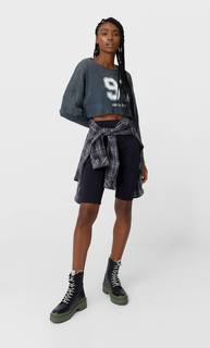 Stradivarius Топ Оверсайз С Эффектом Потертости Женская Коллекция Темно-Серый M
